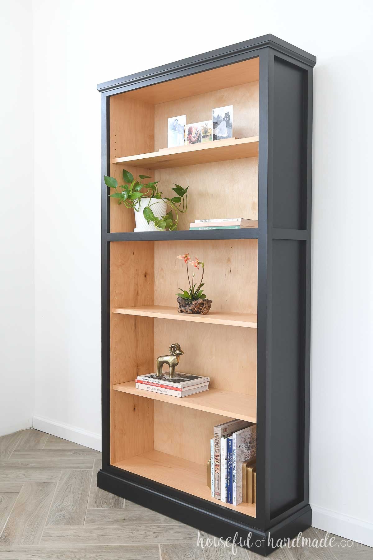 Tall Bookcase with Trim Woodworking Plans