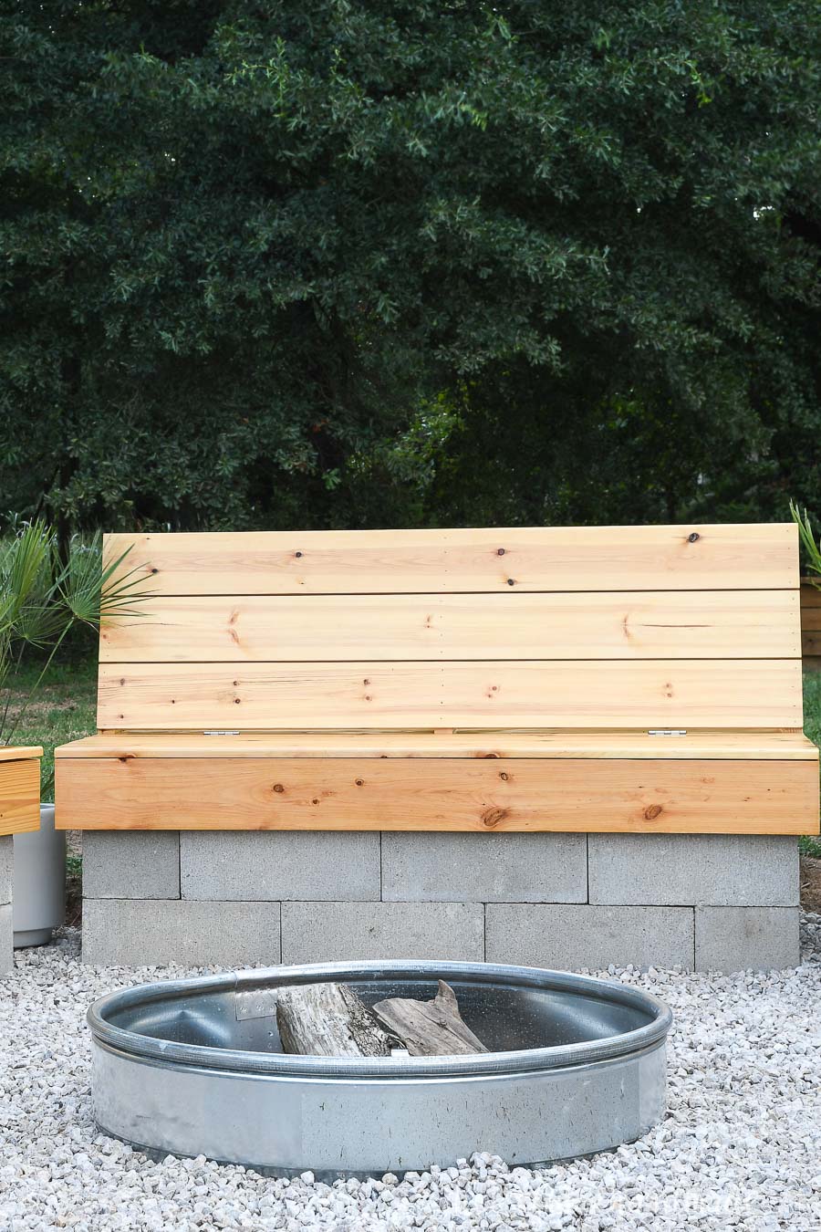 Wood & Cinder Block Outdoor Bench Woodworking Plans