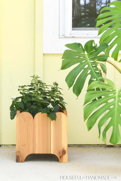 Scalloped Wood Planter Woodworking Plans